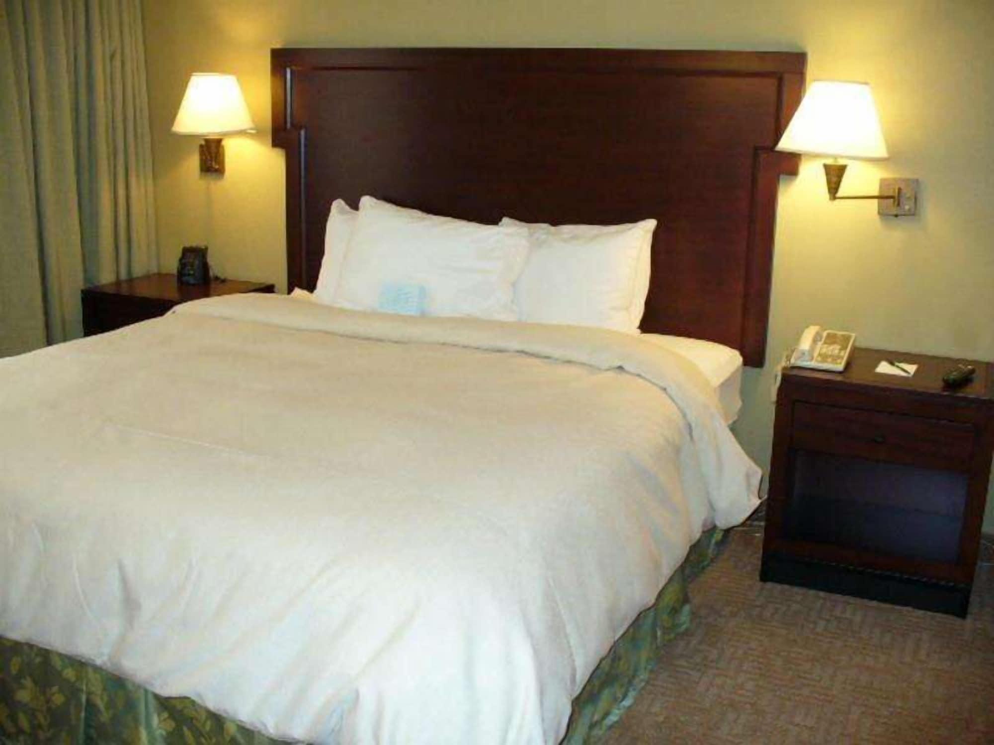 Hotel Embassy By Hilton Kansas
