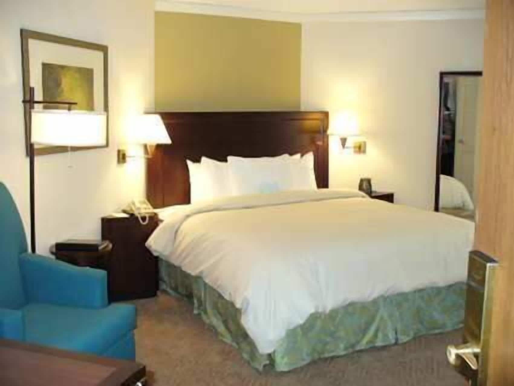 Hotel Embassy By Hilton Kansas 3*