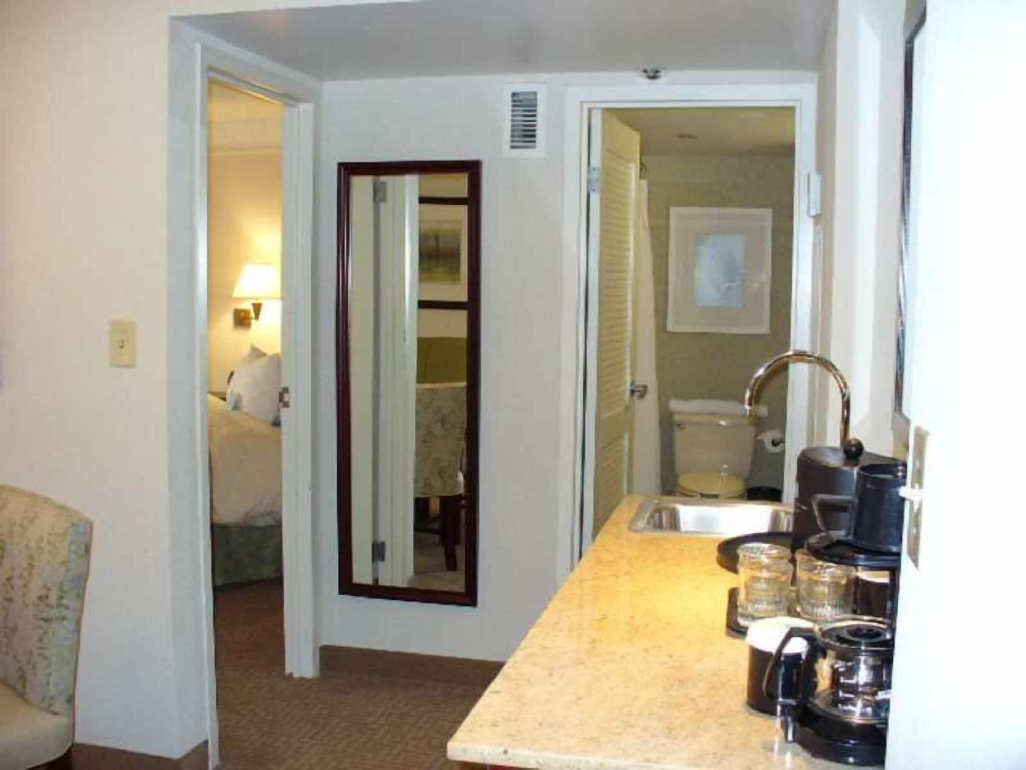 Hotel Embassy By Hilton Kansas