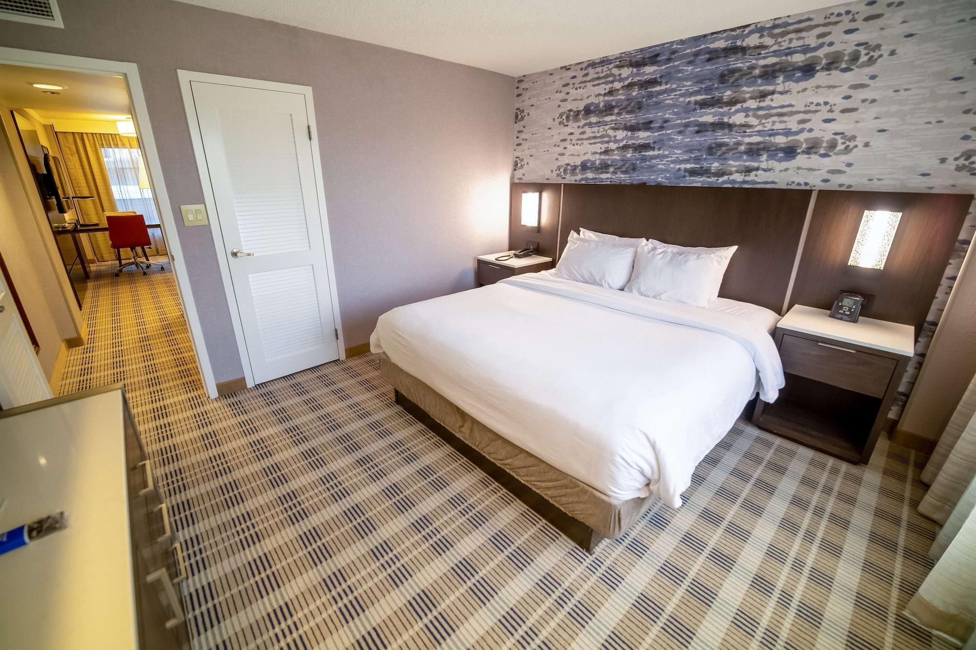 Embassy By Hilton Kansas Hotel Overland Park