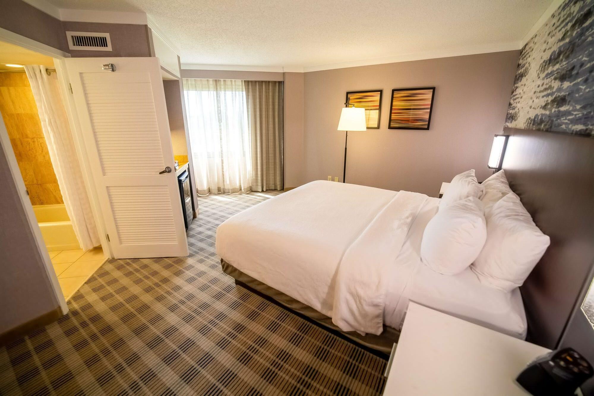 Hotel Embassy By Hilton Kansas