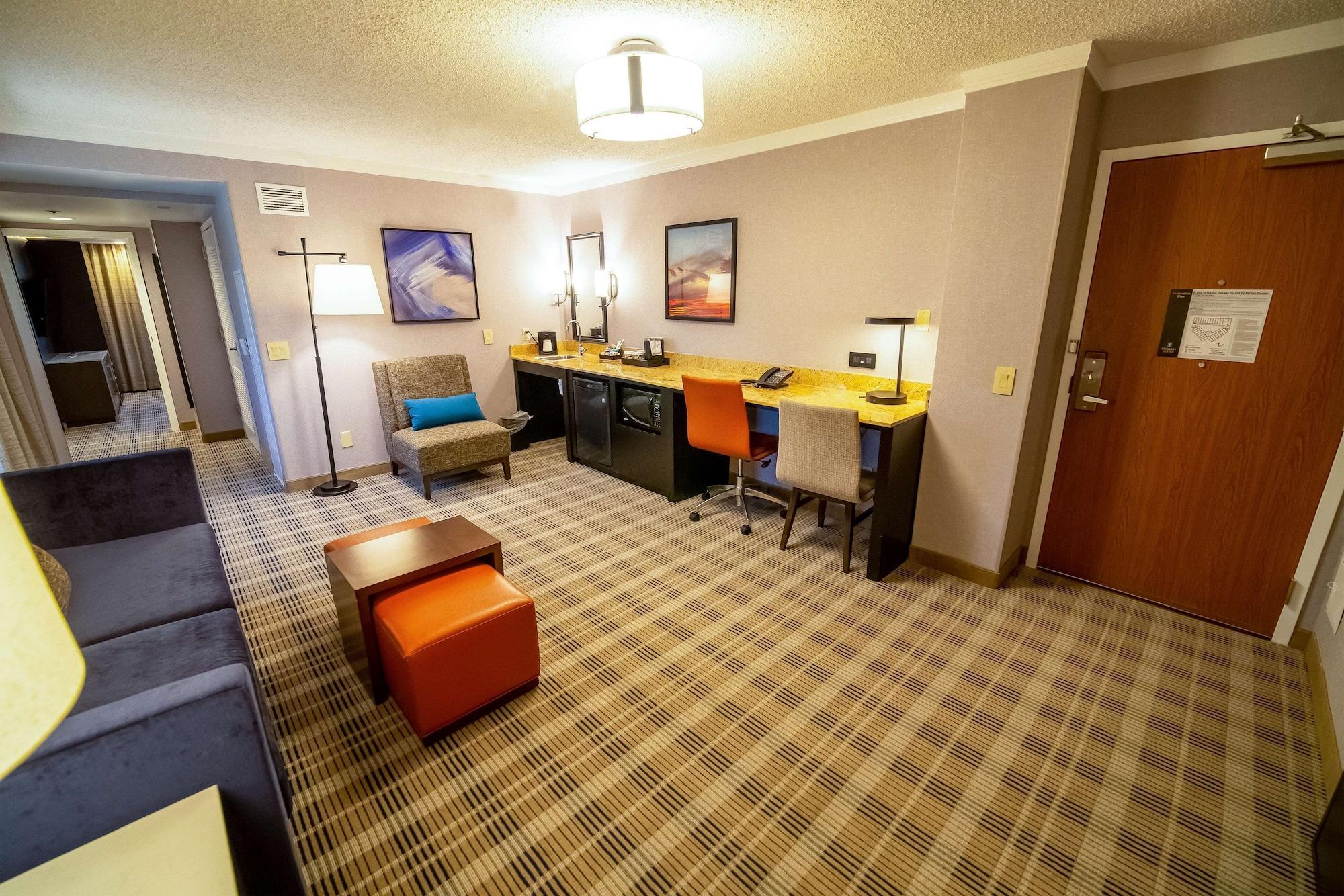 Hotel Embassy By Hilton Kansas Overland Park