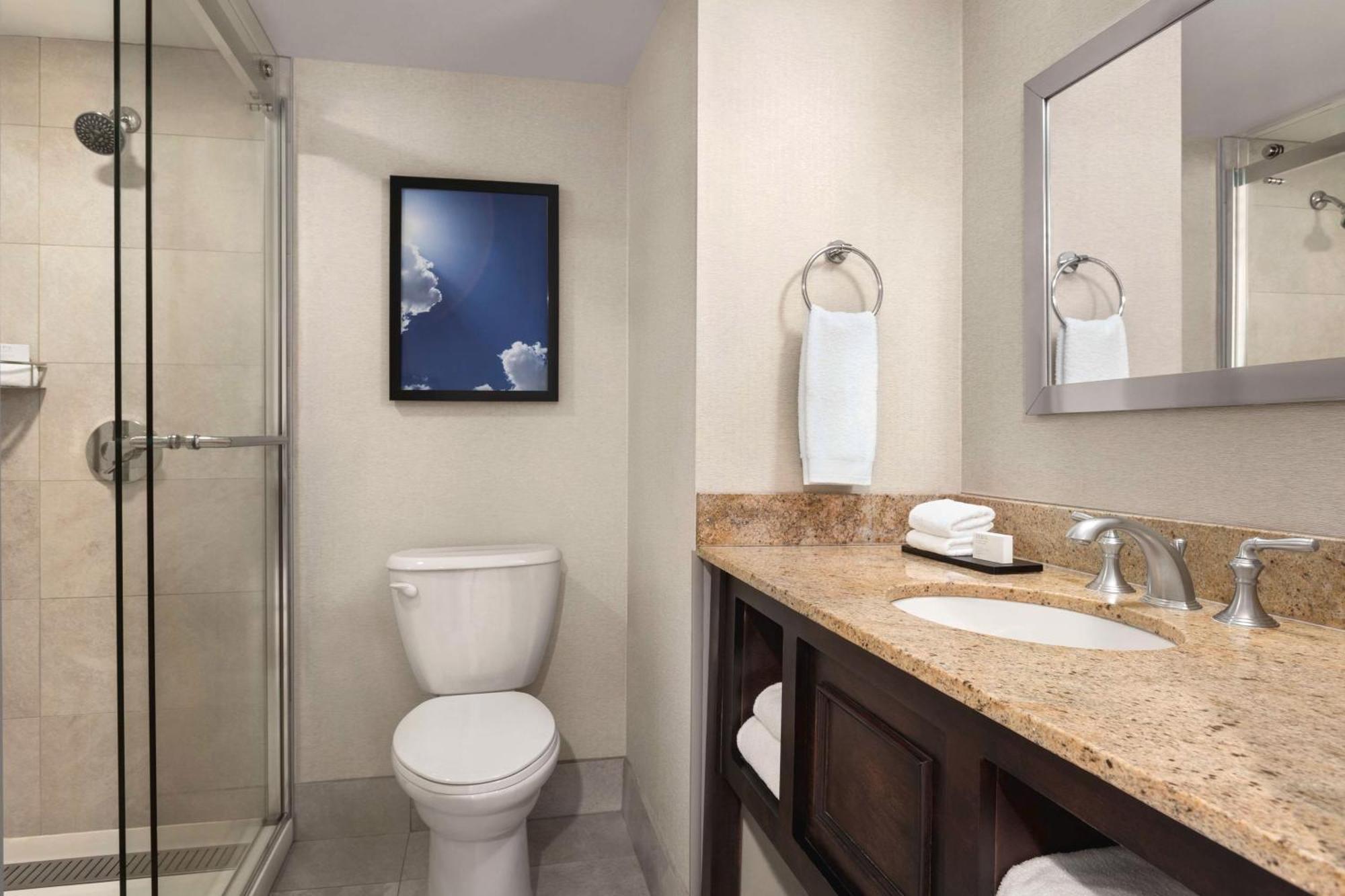 Hotel Embassy By Hilton Kansas 3*