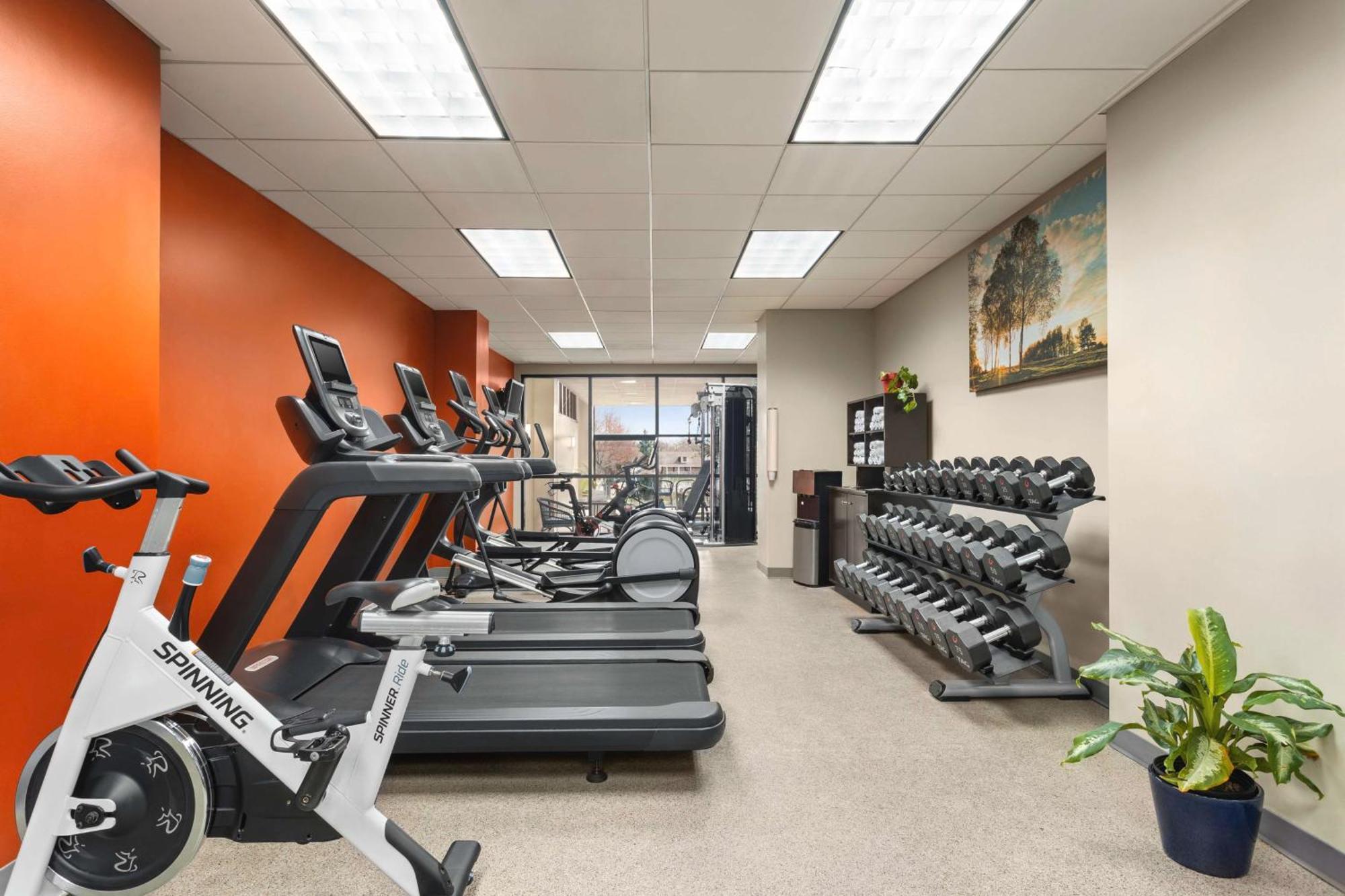 Embassy By Hilton Kansas Hotel Overland Park