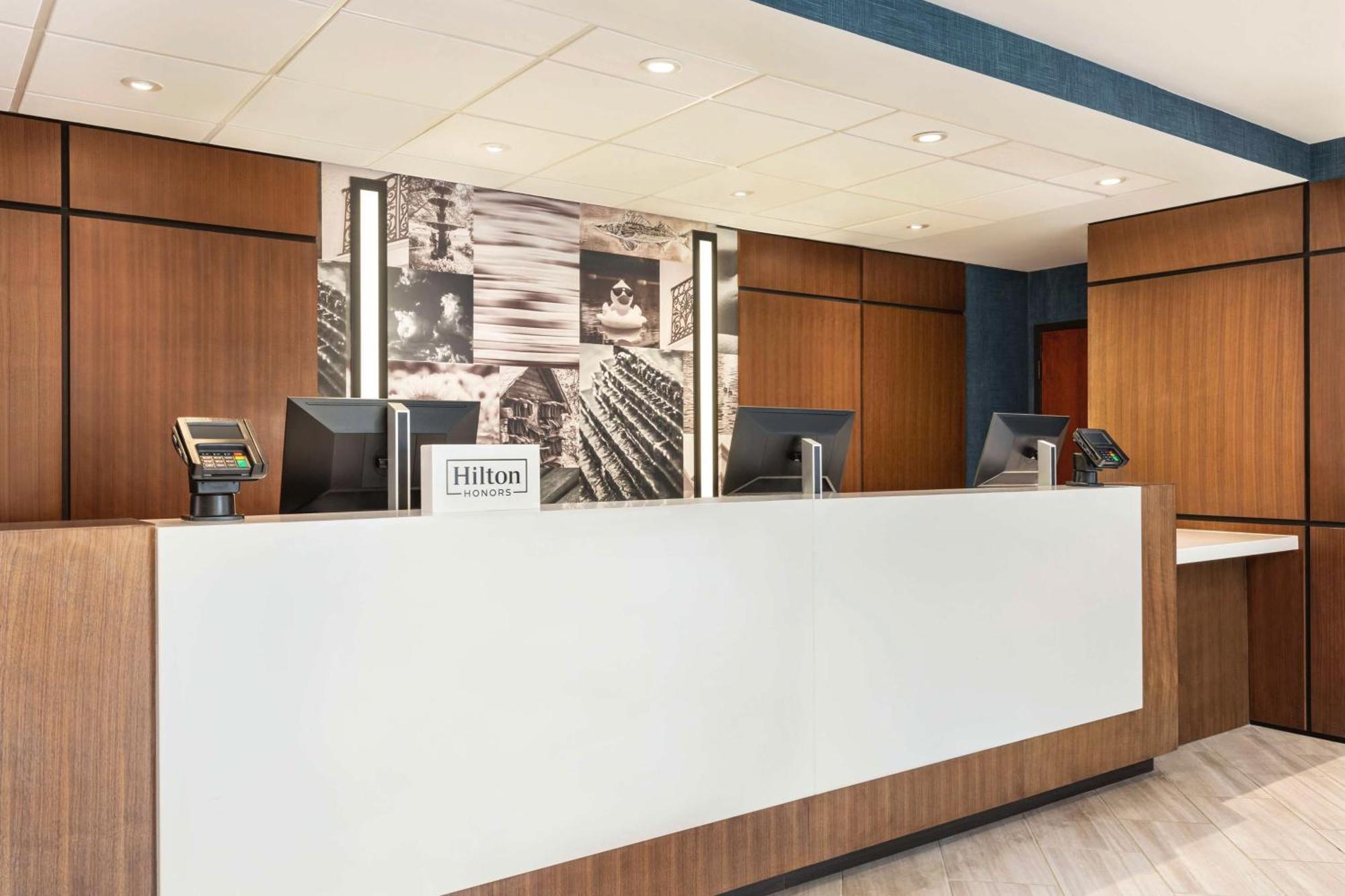Embassy By Hilton Kansas 3*