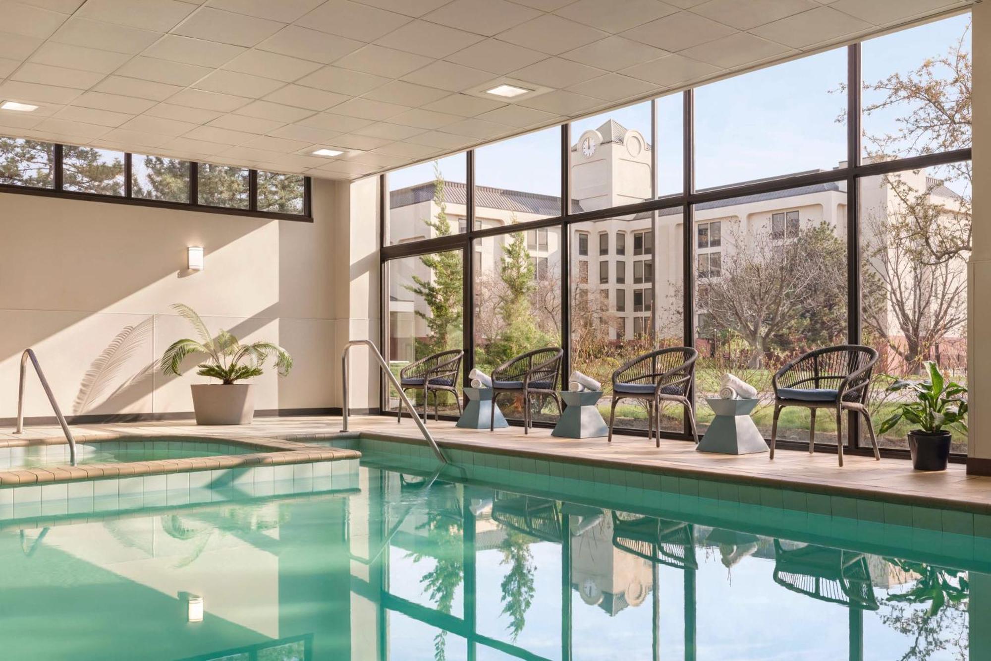 Embassy By Hilton Kansas Hotel 3*