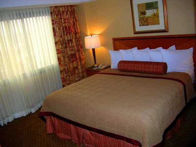 Embassy By Hilton Kansas Hotel Overland Park